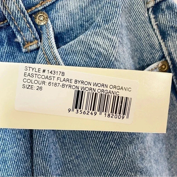 NWT Free People Rollas East Coast Flare Jeans High Rise in Byron Blue Rips 26 - Picture 8 of 12